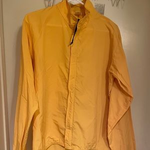 Lightweight windbreaker